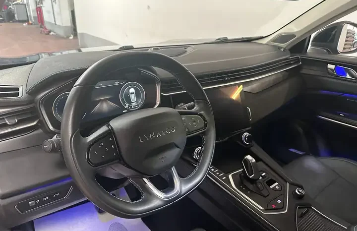 
								Lynk & Co 01  1.5 td phev tetto navi cerchi 20 telecamere completo									