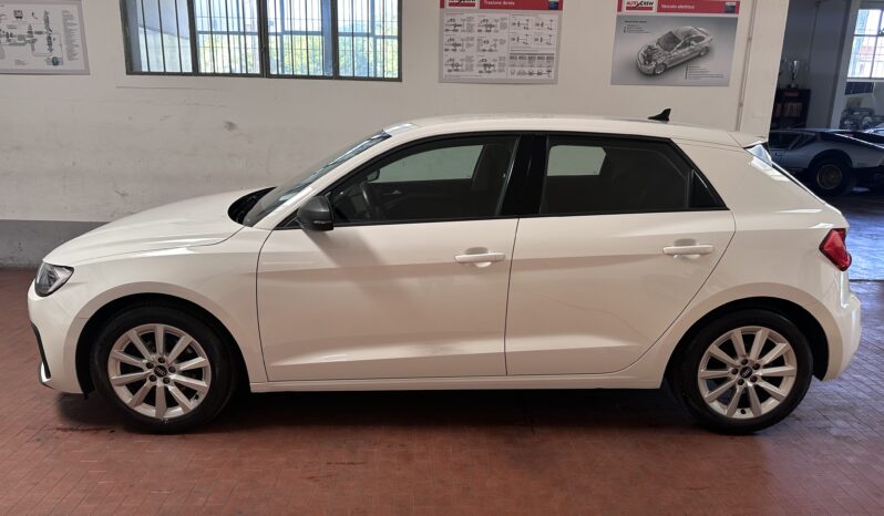 
								Audi A1 Citycar ver 30 1.0 tfsi Admired 110cv apple carplay completo									