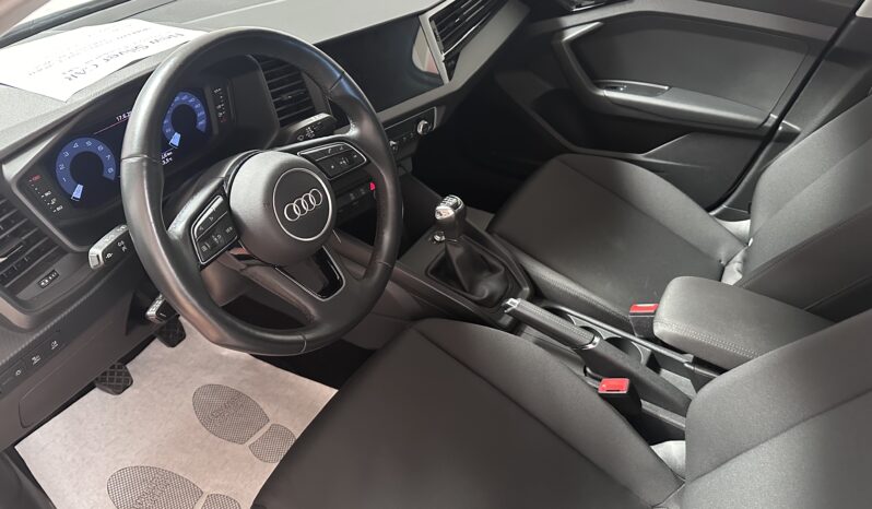 
								Audi A1 Citycar ver 30 1.0 tfsi Admired 110cv apple carplay completo									