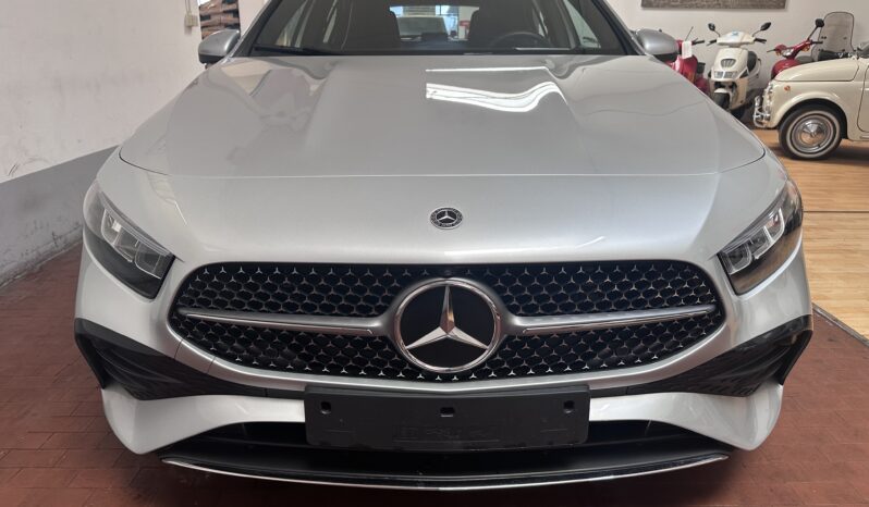 
								Mercedes-Benz A 200 d AMG Line Premium Plus auto completo									