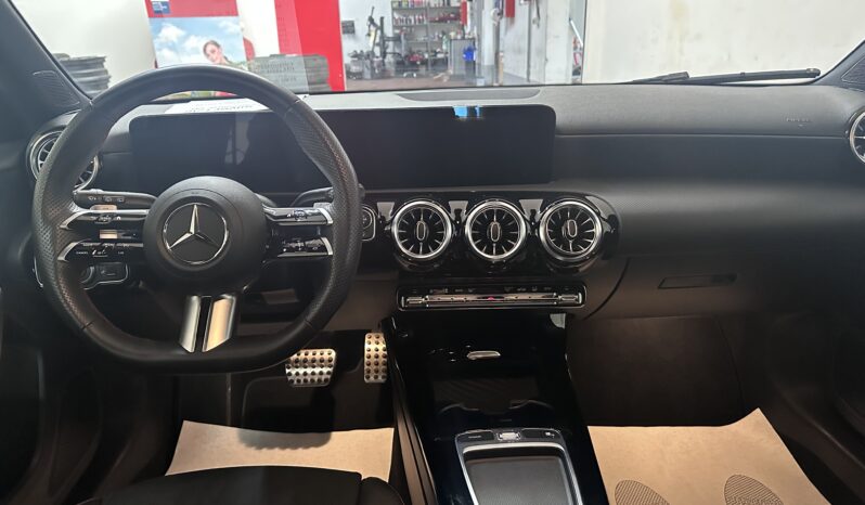 
								Mercedes-Benz A 200 d AMG Line Premium Plus auto completo									