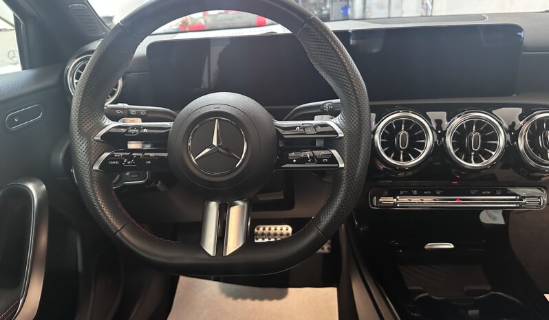
								Mercedes-Benz A 200 d AMG Line Premium Plus auto completo									