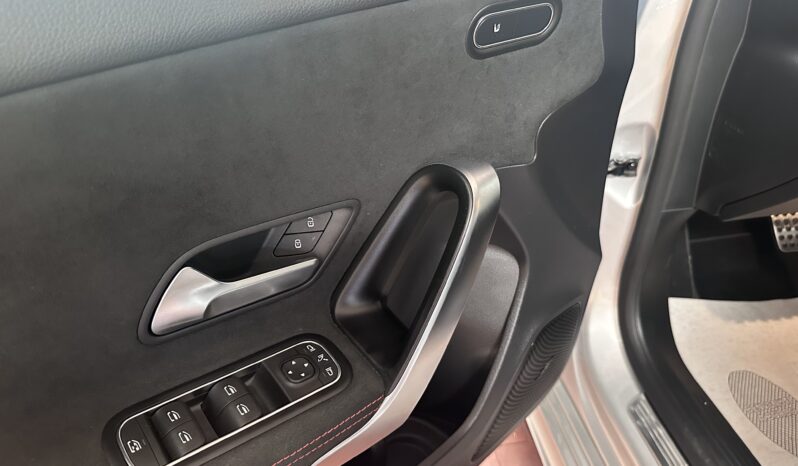 
								Mercedes-Benz A 200 d AMG Line Premium Plus auto completo									