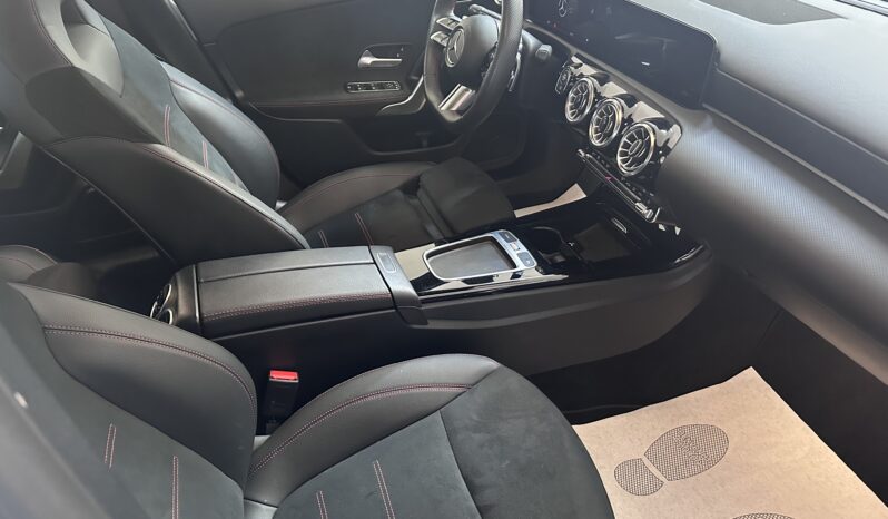 
								Mercedes-Benz A 200 d AMG Line Premium Plus auto completo									