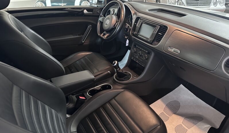 
								Volkswagen Maggiolino Cabrio 2.0 tdi Design 110cv int pelie retrocamera completo									