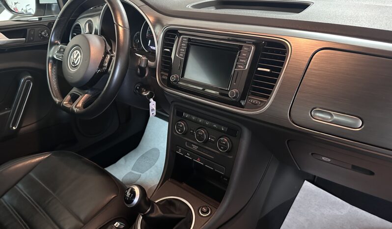 
								Volkswagen Maggiolino Cabrio 2.0 tdi Design 110cv int pelie retrocamera completo									