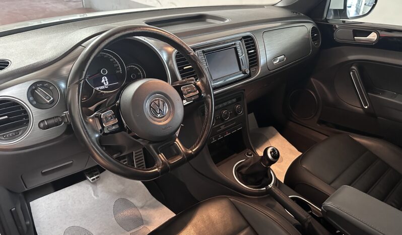 
								Volkswagen Maggiolino Cabrio 2.0 tdi Design 110cv int pelie retrocamera completo									