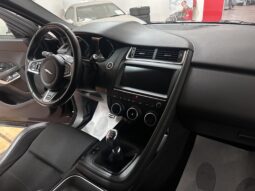
										Jaguar E-Pace 2.0d i4 R-Dynamic fwd 150cv my19 telecamera completo									